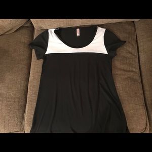LulaRoe Classic tee